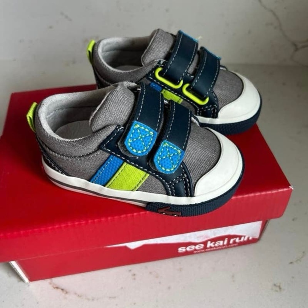 See Kai Run Russell Sneakers size 4